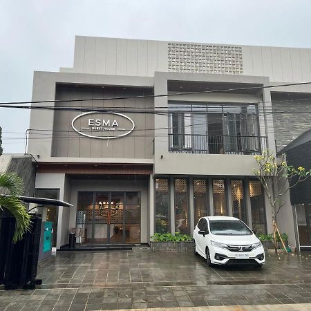 Esma Family Guesthouse Malang Ngoại thất bức ảnh
